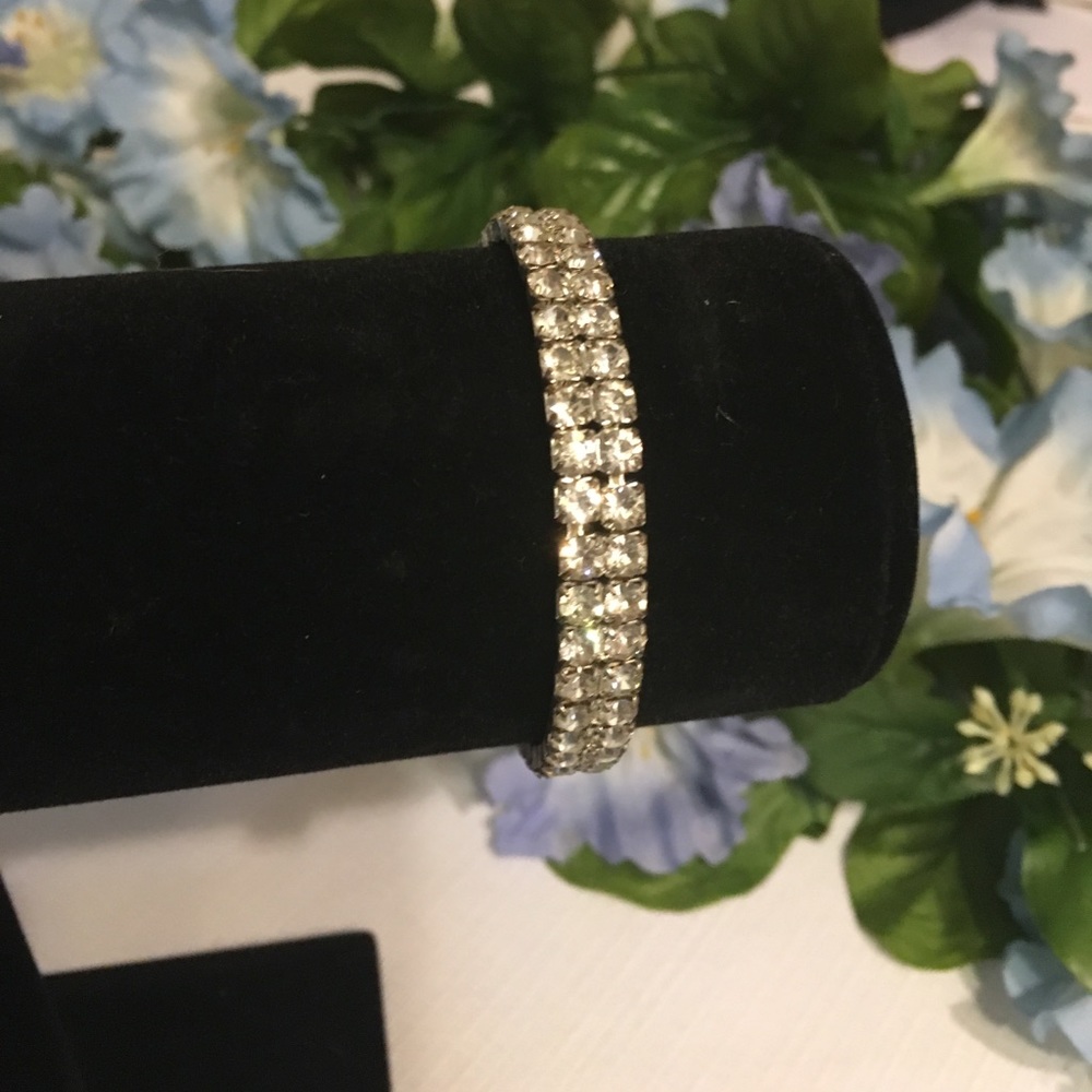 Lovely rhinestone bracelet.